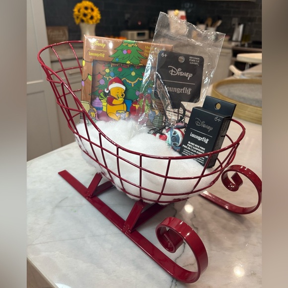 Christmas Disney Loungefly Winnie the Pooh Moving Enamel Pin Same Day Shipping - Picture 5 of 7